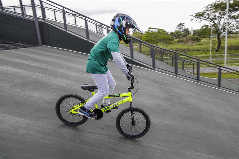 Pista Municipal de BMX recebe novas bicicletas para aulas gratuitas