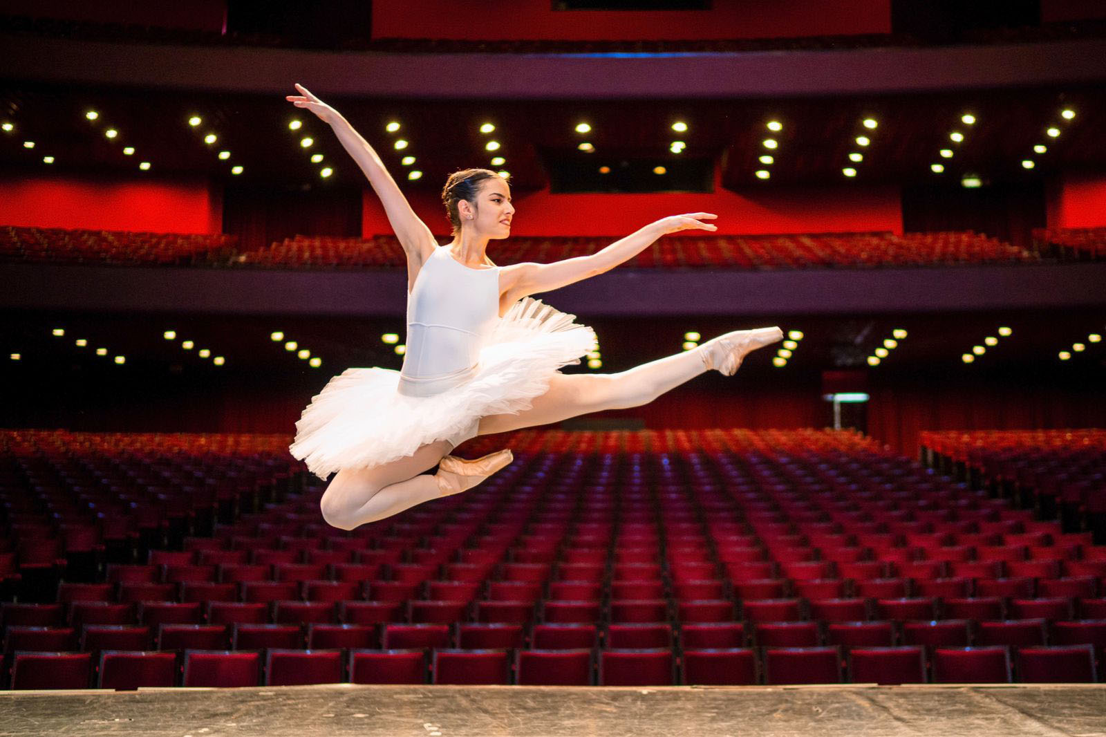 Aluna da Escola de DanÃ§a Teatro GuaÃ­ra representarÃ¡ o Brasil em competiÃ§Ã£o internacional nos EUA